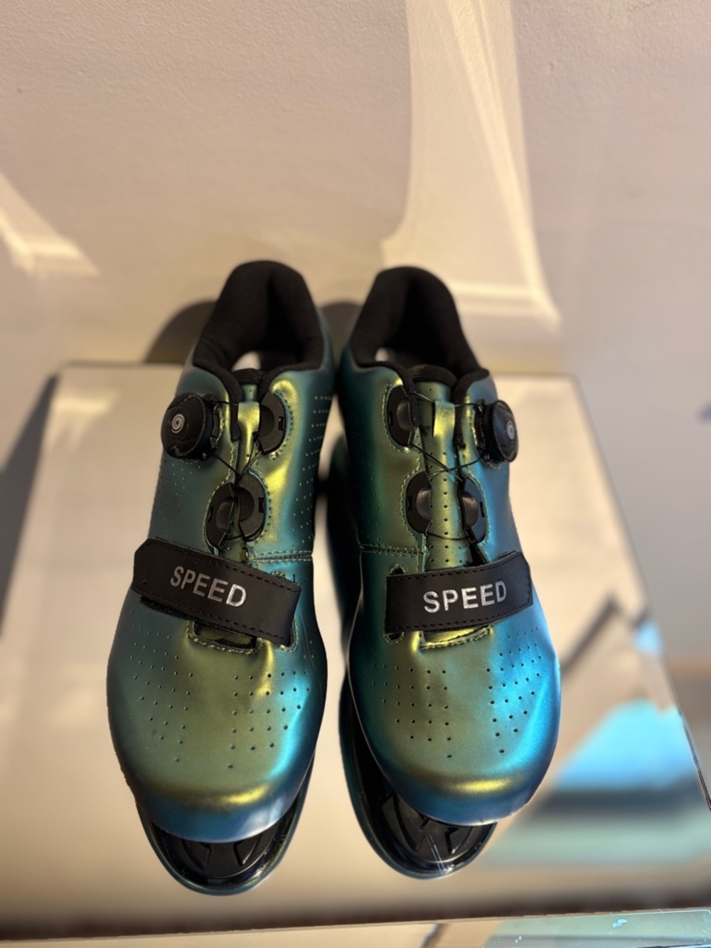 Green cycling spin shoes size 39 irridescent green